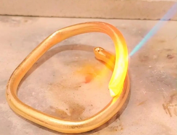 Schmelzpunkt von Gold: Überblick und Praxis